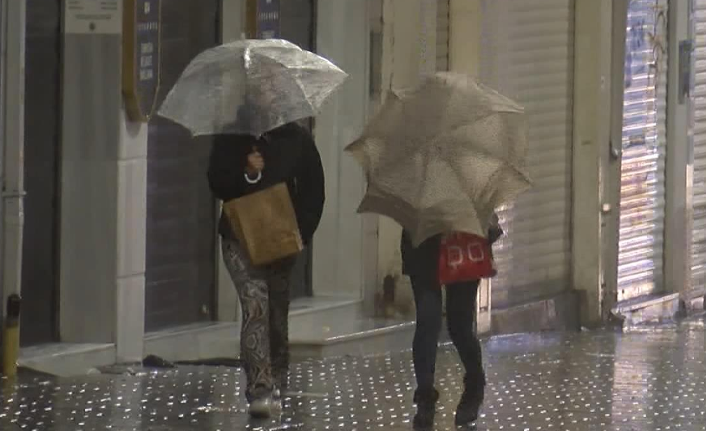 İstanbul Valiliği'nden uyarı: Pazartesi kuvvetli yağış bekleniyor