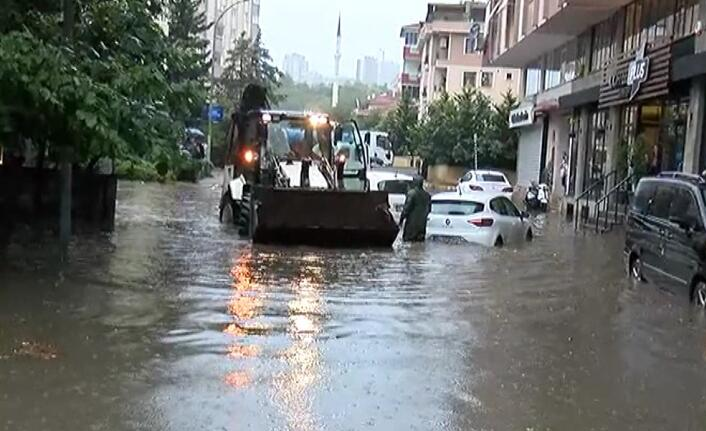 İstanbul sağanak yağışa teslim oldu