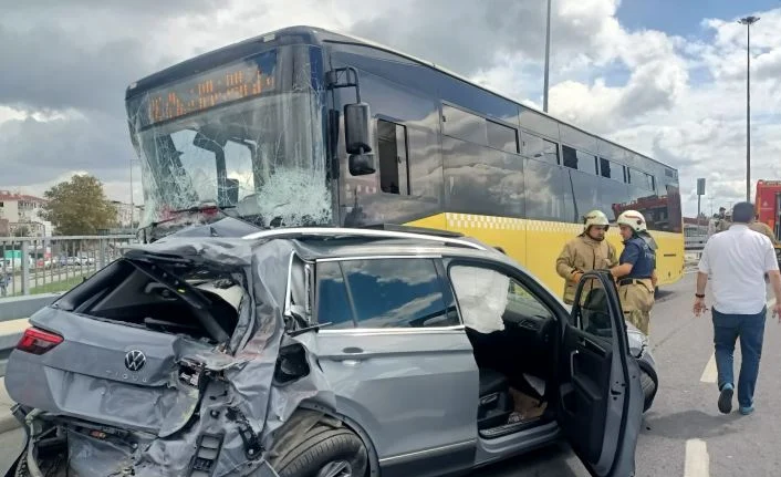 Yenikapı'da İETT otobüsü çok sayıda araca çarptı