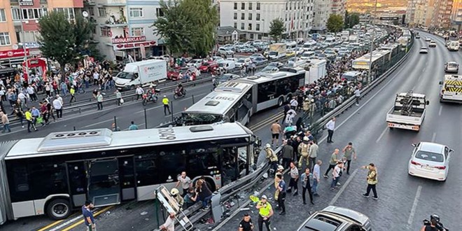 Koca, İstanbul'daki metrobüs kazasından 99 kişinin etkilendiğini açıkladı