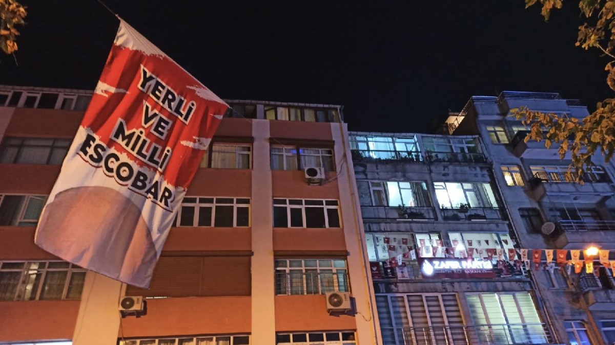 İstanbul'da 'yerli ve milli Escobar' pankartı gerginliği: Zafer Partisi il başkanı da ifadeye çağrıldı
