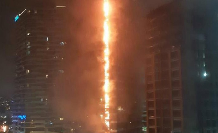 Kadıköy'de rezidansta yangın: Çok sayıda ekip sevk edildi