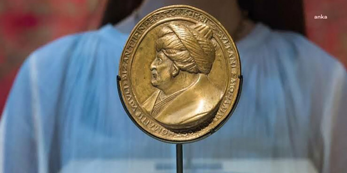 İBB, Fatih Sultan Mehmet’in madalyonunu satın aldı
