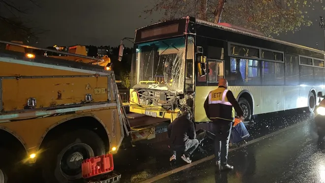 Üsküdar'da İETT otobüsü kaza yaptı