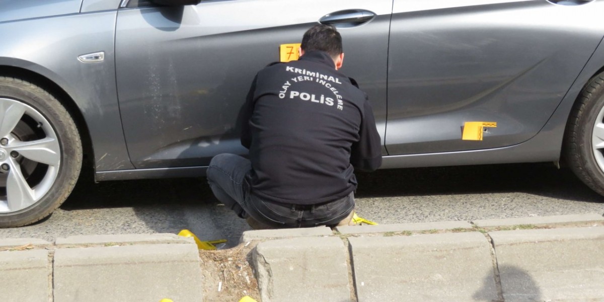 İstanbul'da trafik ışıklarında otomobile silahlı saldırı