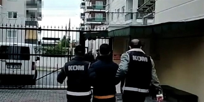 Sivasspor-Fiorentina maçında sahaya inen 2 taraftar tutuklandı