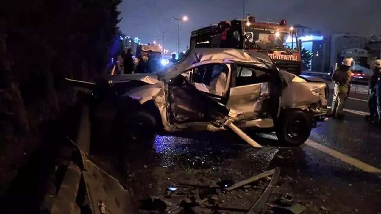 Ümraniye’de otomobil minibüse çarptı: 1 ölü, 2 yaralı
