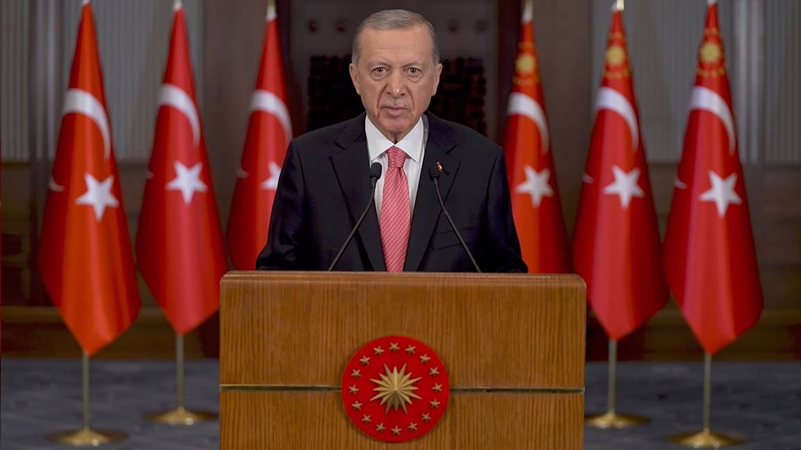 Erdoğan duyurdu: Çalışan emeklilere de 5 bin lira ödenecek