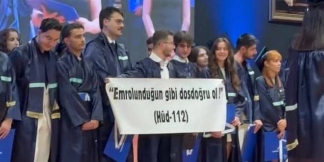 İstanbul Valisi, Yeditepe'deki ayetli pankarta ayet ile destek verdi